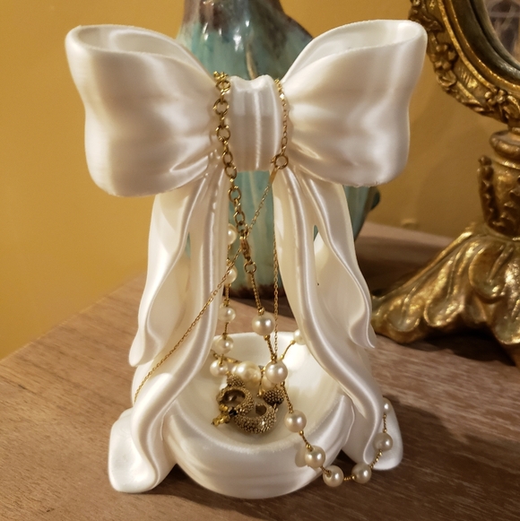 NEW! Gorgeous Draping Bow Jewelry Keepsake Trinket Holder (Pearl White) - Picture 4 of 7